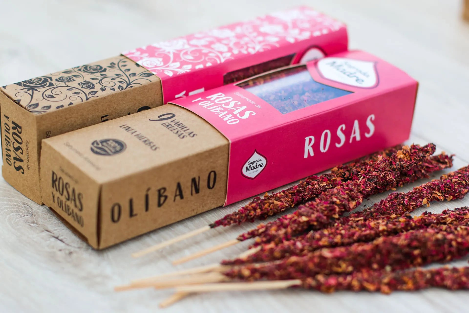 Incenso Natural Hierbas Rosa e Olíbano 9 Varetas - Sagrada Madre